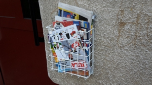 koszyk na ulotki gazetki na klatki schodowe dla spółdzielni mieszkaniowych, wieszak na ulotki gazetki na klatki schodowe dla spółdzielni mieszkaniowych